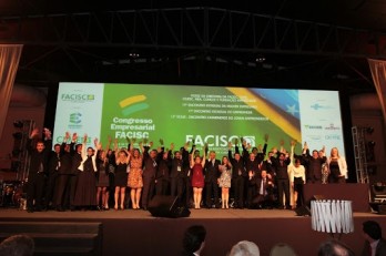 Dirigentes e empresários da ACIAX participam de Congresso Empresarial da Facisc Dirigentes e empresários da ACIAX participam de Congresso Empresarial da Facisc