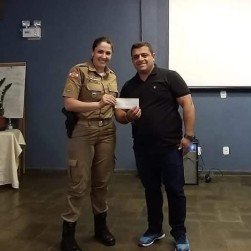 ACIAX Realiza entrega de contribuicao financeira a Policia Militar de Xaxim